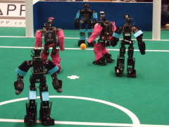 ヒューマノイドロボットのサッカー「ロボカップ」